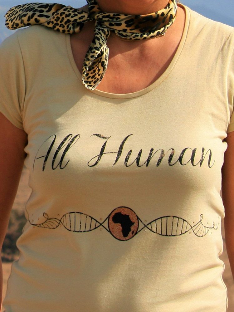 T-shirt All Human Africa - porté